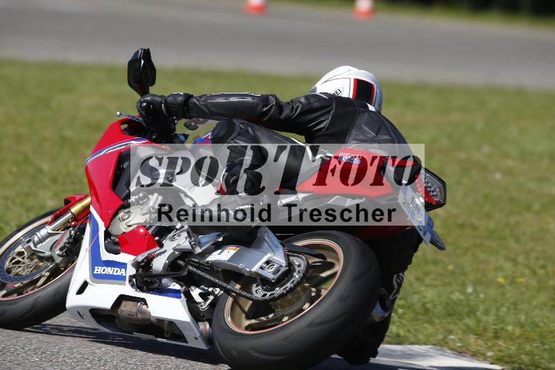 /Archiv-2024/29 12.06.2024 MOTO.CH Track Day ADR/Gruppe gelb/backside